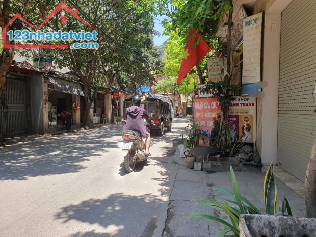Bán đất gần chợ vạn phúc thanh trì ngõ ô tô tải thông mt rộng siêu thoáng lô góc 53tr 1m - 2