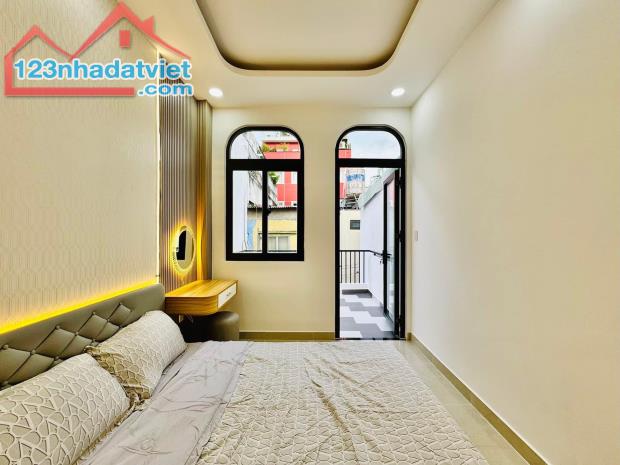 BÁN NHÀ PHẠM VĂN ĐỒNG 35M2X5T, ĐÚNG 30M RA Ô TÔ TRÁNH, DỪNG ĐỖ NGÀY ĐÊM,7.9 TỶ - 1