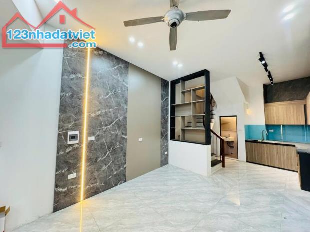 Bán nhà Ngọc Thụy Long Biên – 36m² – 4 tầng – Gần phố – Ngõ thông – Giá 6.1 tỷ - 1