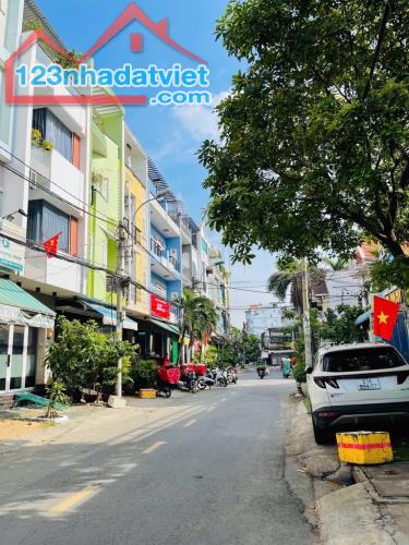 Bán gấp nhà đẹp ở ngay mặt tiền đường số Tạ Quang Bửu 48m2, 4T, SHR, chỉ 9.9 tỷ.