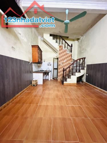 BÁN NHÀ RIÊNG 3 TẦNG – GỐC ĐỀ – 26M2 – GIÁ 2.8 TỶ – TRUNG TÂM CHỢ HOÀNG MAI