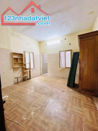 BÁN NHÀ RIÊNG 3 TẦNG – GỐC ĐỀ – 26M2 – GIÁ 2.8 TỶ – TRUNG TÂM CHỢ HOÀNG MAI - 2