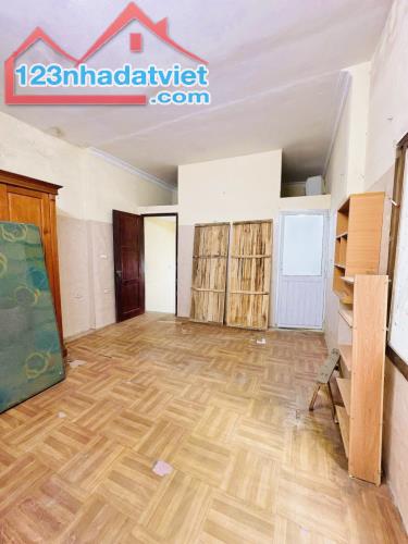 BÁN NHÀ RIÊNG 3 TẦNG – GỐC ĐỀ – 26M2 – GIÁ 2.8 TỶ – TRUNG TÂM CHỢ HOÀNG MAI - 3