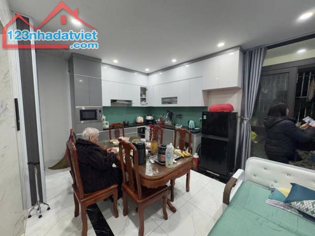 Bán Gấp Nhà Ngõ 143 Nguyễn Chính 44m2, 6 Tầng, Thang Máy Chỉ với 10,9 tỉ - 1