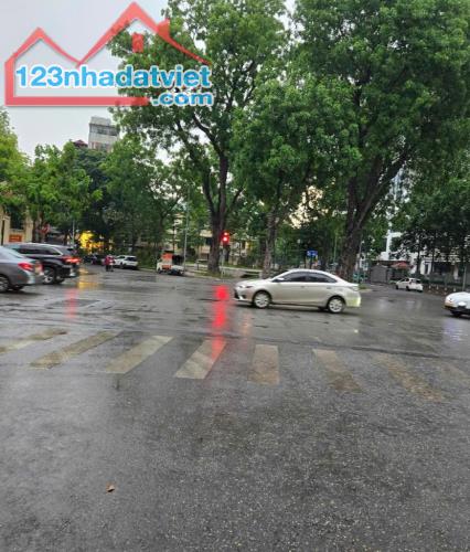 BÁN NHÀ PHỐ VIP QUẬN BA ĐÌNH, 7 TẦNG THANG MÁY, VỈA HÈ RỘNG, KINH DOANH – 60M², 40 TỶ