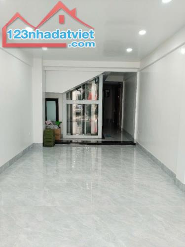 Bán nhà Nguyễn Trãi Thanh Xuân, 63m 6 tầng mặt tiền 3.7m , Thang máy, kinh doanh, ô tô trá