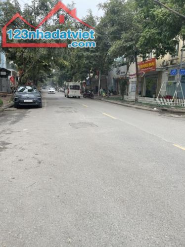Bán tòa nhà lô góc mặt phố Nông Quốc Chấn - Văn Khê, diện tích 181m2, mặt tiền 12m. - 2