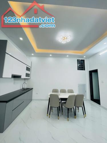 MẶT NGÕ CHÙA VUA - 20M RA PHỐ - NGÕ THÔNG KINH DOANH - THANG MÁY - GIÁ 13 TỶ - 1