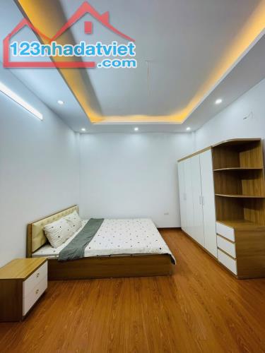 MẶT NGÕ CHÙA VUA - 20M RA PHỐ - NGÕ THÔNG KINH DOANH - THANG MÁY - GIÁ 13 TỶ - 2