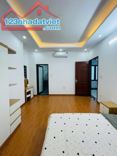 MẶT NGÕ CHÙA VUA - 20M RA PHỐ - NGÕ THÔNG KINH DOANH - THANG MÁY - GIÁ 13 TỶ - 3