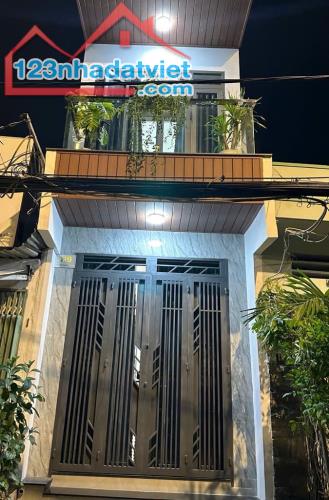 Bán gấp nhà Đẹp MT Chánh Hưng, P.Hưng Phú Q8. DT40m2. Giá chỉ 5,2tỷ.