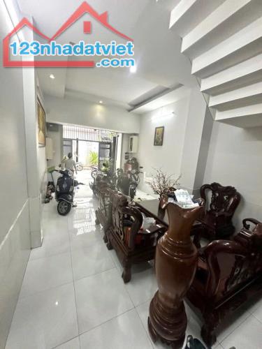 BÁN NHÀ XÔ VIẾT NGHỆ TĨNH - 50M2 - 2 TẦNG - 3 PN - SỔ A4 - GẦN MT
