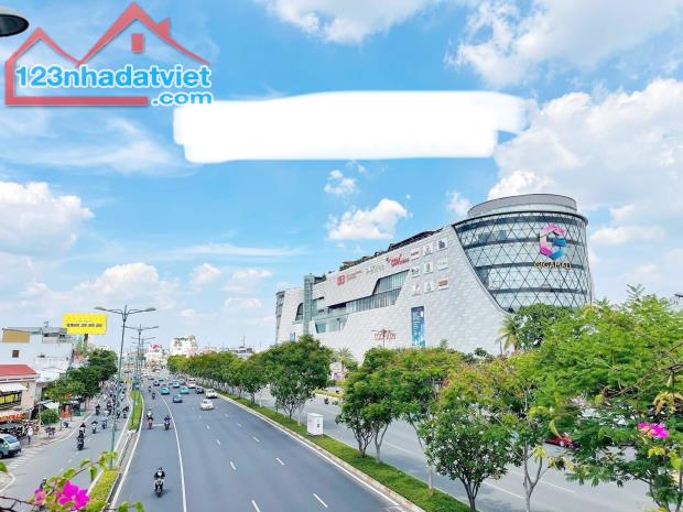 Bán gấp căn ở Thủ Đức, sát trung tâm thương mại Gigamall
