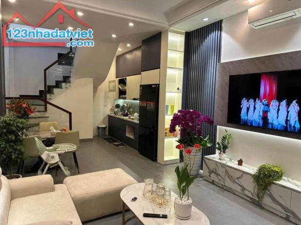 Bán nhà Vạn Phúc - Hà Đông . Nhà gần cầu trắng , 35m , giá 12,1 tỷ . Nhà không khí thoáng - 2