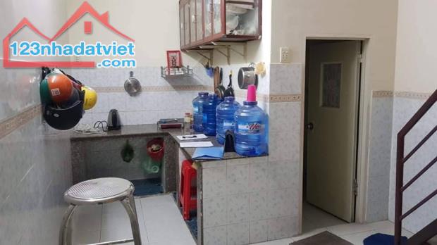 * Q.TÂN PHÚ, CHỈ 4.3 TỶ, 40M2, 3 TẦNG, 5 PHÒNG CHO THUÊ, KHU CHỢ VẢI SẦM UẤT, NGANG 5m