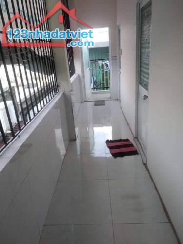* Q.TÂN PHÚ, CHỈ 4.3 TỶ, 40M2, 3 TẦNG, 5 PHÒNG CHO THUÊ, KHU CHỢ VẢI SẦM UẤT, NGANG 5m - 3