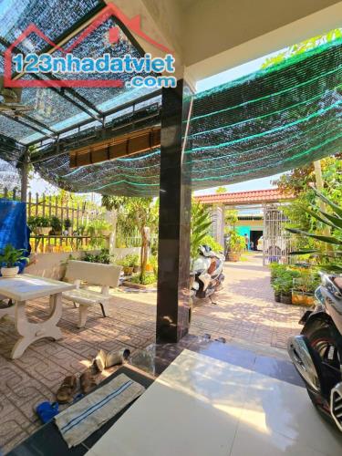 Kinh Khủng Khiếp, Nhà Dt 200m2, ngang 6, Mặt Tiền, Quận 9, Giá chỉ 2.95ty - 2