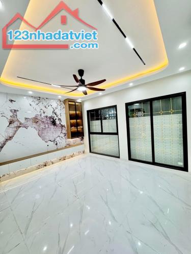 Bán tòa nhà văn phòng Lê Văn Lương, 55m2, nhỉnh 18 tỷ - 2