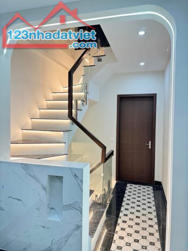 Bán tòa nhà văn phòng Lê Văn Lương, 55m2, nhỉnh 18 tỷ - 4