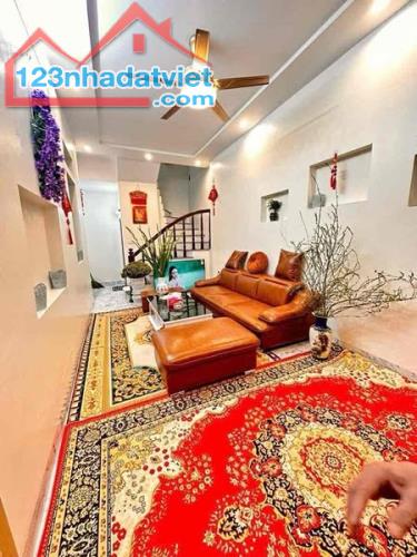 CẦU GIẤY NHÀ ĐẸP TÌM CHỦ MỚI Ạ KHU PHỐ KINH DOANH TẤP NẬP NHẤT QUẬN - 2