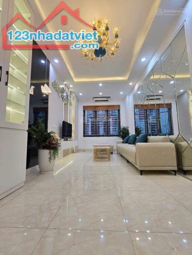 CẦN BÁN NHÀ 5 TẦNG PHỐ LÒ ĐÚC, DT: 37,5M; GẦN TRƯỜNG, CHỢ, BỆNH VIỆN, SỔ ĐỎ SS GIAO DỊCH 7 - 1