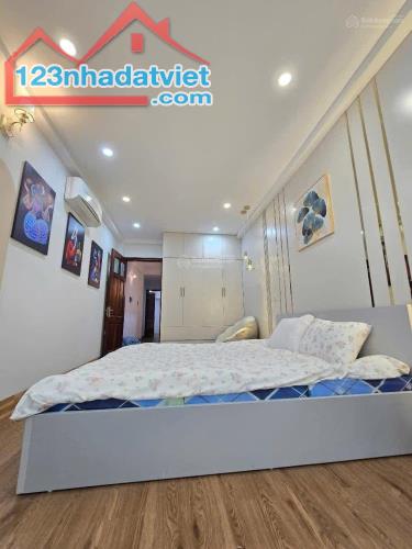 CẦN BÁN NHÀ 5 TẦNG PHỐ LÒ ĐÚC, DT: 37,5M; GẦN TRƯỜNG, CHỢ, BỆNH VIỆN, SỔ ĐỎ SS GIAO DỊCH 7 - 2