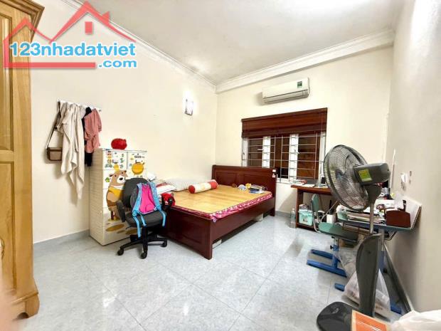 Kim giang 38m2 4 tầng MT3.8 - Ngõ rộng thênh thang - Ngõ Thông