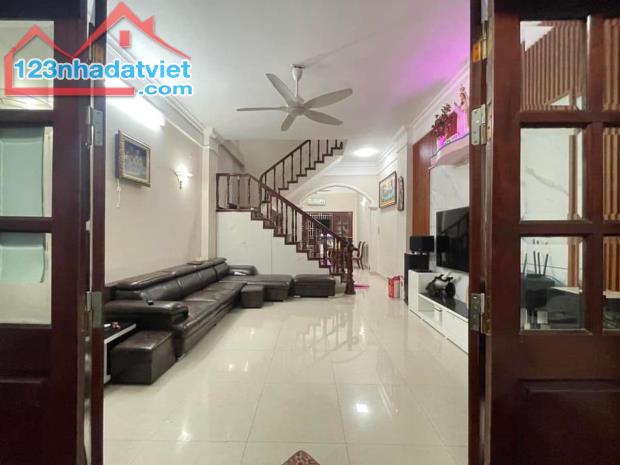 Bán nhà Đặng Văn Ngữ 38m2x6 tầng đẹp hiếm, lô góc cực đẹp giá bán 4,8 tỷ