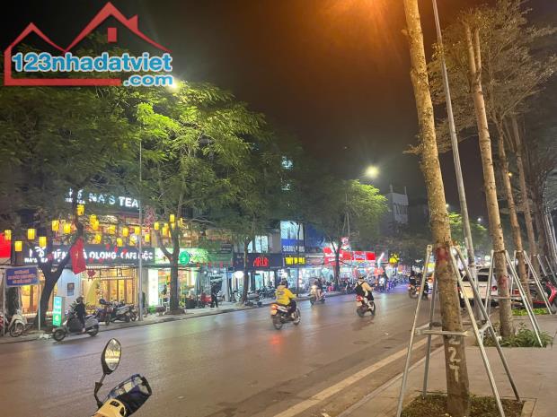Nhà mặt phố Xuân La Tây Hồ, 126m2, thang máy 5 tầng siêu đẹp, kinh doanh sầm uất, 56,2 tỷ