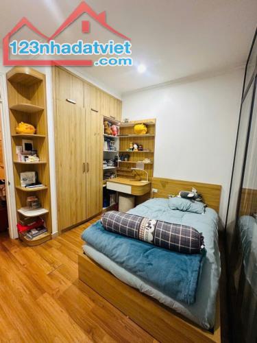 Chủ mót bán căn hộ chung cư Cao Cấp Hoàng Đạo Thuý Cầu Giấy Giá : 9.51 Tỷ DT: 132 m2
