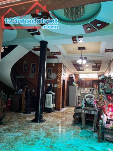 Biệt thự sân vườn – nội thất gỗ cao cấp – đường 18m – 23 tỷ - 1