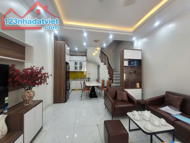 BÁN NHÀ BẰNG LIỆT- HOÀNG MAI, 43 M2, 5 TẦNG, MẶT TIÊN 4 M, GIÁ 11,8 TỶ.