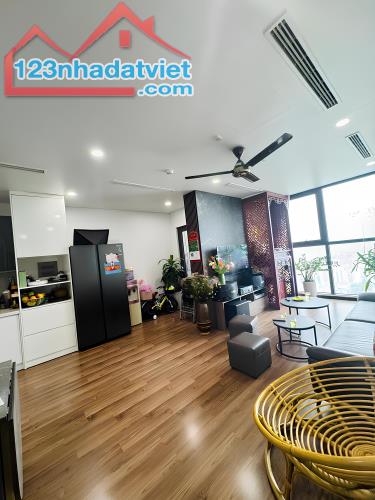 (Tin thật 100%) CH 85m2 x 2PN có slot ô tô tại Mipec Xuân Thủy - Nội thất cao cấp - Tầng