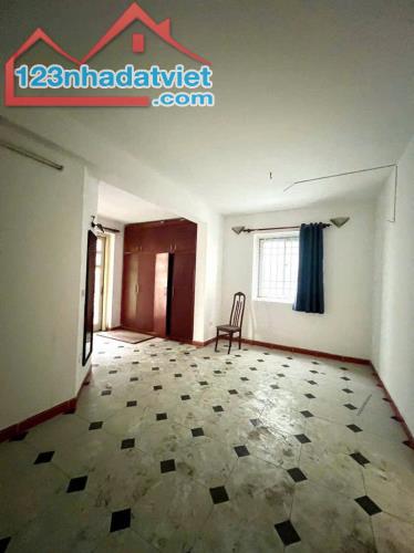 Bán nhà phố Đào Tấn Ba Đình 183m 4 tầng mặt tiền 11.5m 81.5 tỷ.Kinh doanh, ô tô tránh