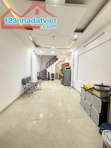 BÁN NHÀ NGÕ 147 TRIỀU KHÚC – 30M² x 5 TẦNG – 2 MẶT THOÁNG – GẦN OTO – GIÁ 6 TỶ