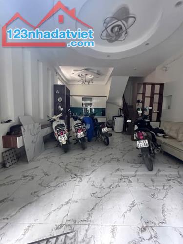 "Bán nhà phố Hoàng Mai, Hoàng Văn Thụ 40m, 4 tầng. Giá: 8.7 tỷ. LH: 0327536893