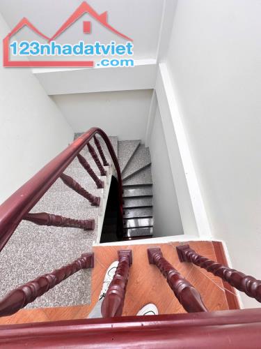 "Bán nhà phố Hoàng Mai, Hoàng Văn Thụ 40m, 4 tầng. Giá: 8.7 tỷ. LH: 0327536893 - 4