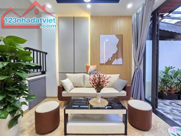 Bán Nhà 3 tầng, 3 mê kiệt 561 Hoàng Diệu, Kiệt 3 m đối diện Chợ Mới, cách đường 60m - 1