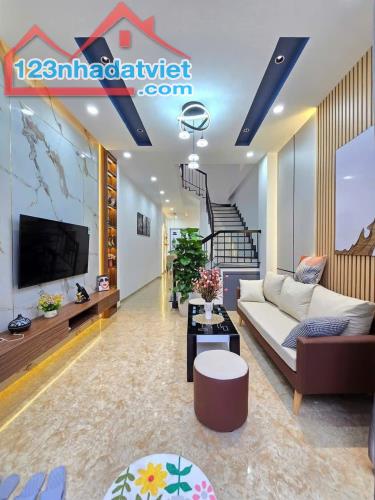 Bán Nhà 3 tầng, 3 mê kiệt 561 Hoàng Diệu, Kiệt 3 m đối diện Chợ Mới, cách đường 60m - 2