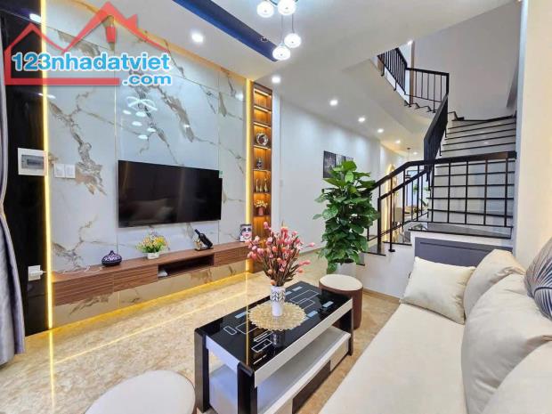 Bán Nhà 3 tầng, 3 mê kiệt 561 Hoàng Diệu, Kiệt 3 m đối diện Chợ Mới, cách đường 60m - 3