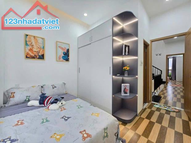 Bán Nhà 3 tầng, 3 mê kiệt 561 Hoàng Diệu, Kiệt 3 m đối diện Chợ Mới, cách đường 60m - 5