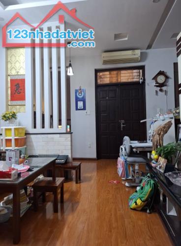 Cần bán nhà 5 tầng kinh doanh Ngô Xuân Quảng đường oto tránh DT 85m 16 tỷ