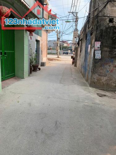 Bán đất tặng nhà cấp 4 Ngũ Hiệp, ngõ nông, 3 bước ra Quốc Lộ, 42m2, giá nhỉnh 5 tỷ