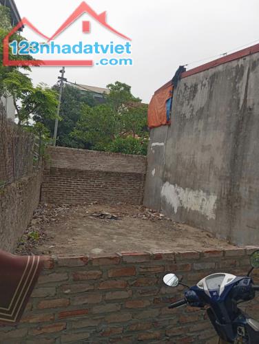 Bán đất Liên Mạc, 37m2, mặt tiền 3,5m, phân lô, ô tô,  nhỉnh 3tỷ.