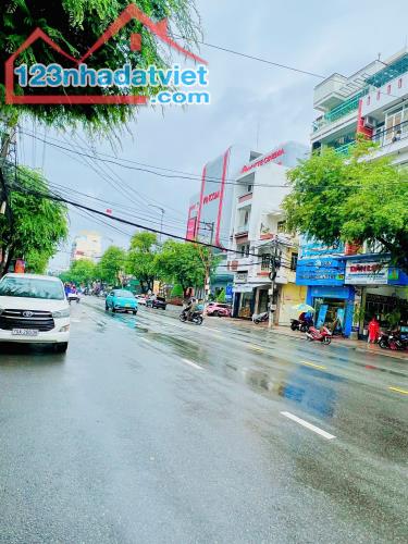 Nhà đường Thái Nguyên rộng 30m, kinh doanh sầm uất, 76m2, sổ hồng riêng, 11.4 tỷ