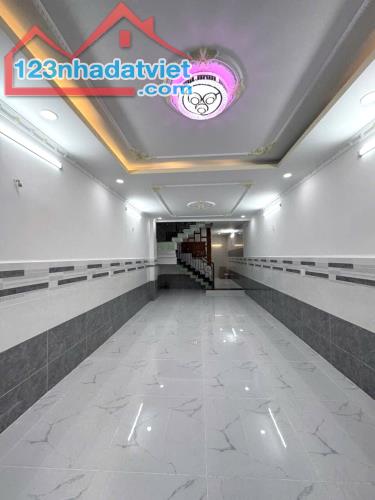 Bán nhà mặt phố quận 6 - Ngay chợ Hồ Trọng Quý - Nhà mới xây sổ vuông A4 - 12.9 Tỷ