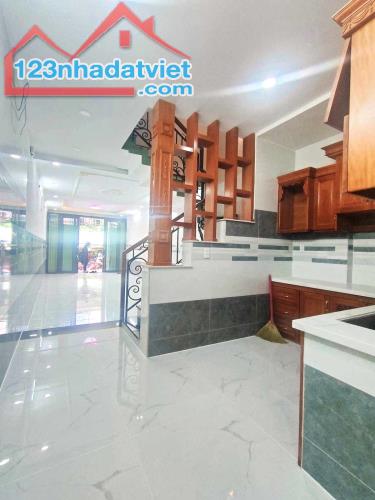 Bán nhà mặt phố quận 6 - Ngay chợ Hồ Trọng Quý - Nhà mới xây sổ vuông A4 - 12.9 Tỷ - 1