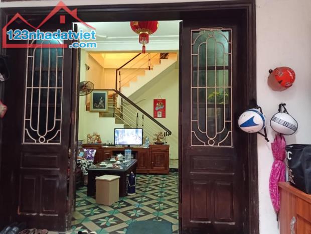 Bán nhà Tân Mai, 35m2, ô tô đỗ cửa, 7.3 tỷ