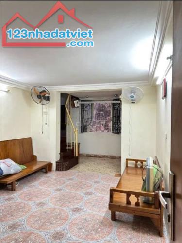 Cho thuê căn hộ Tập thể Tầng 2 Đường Thành 55m2, 5.5 Triệu - 1