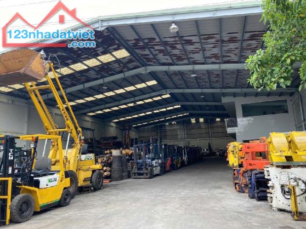 Mặt Tiền Kinh Dương Vương 1800m2. Dòng tiền 120tr/tháng. Giá 120 Tỷ